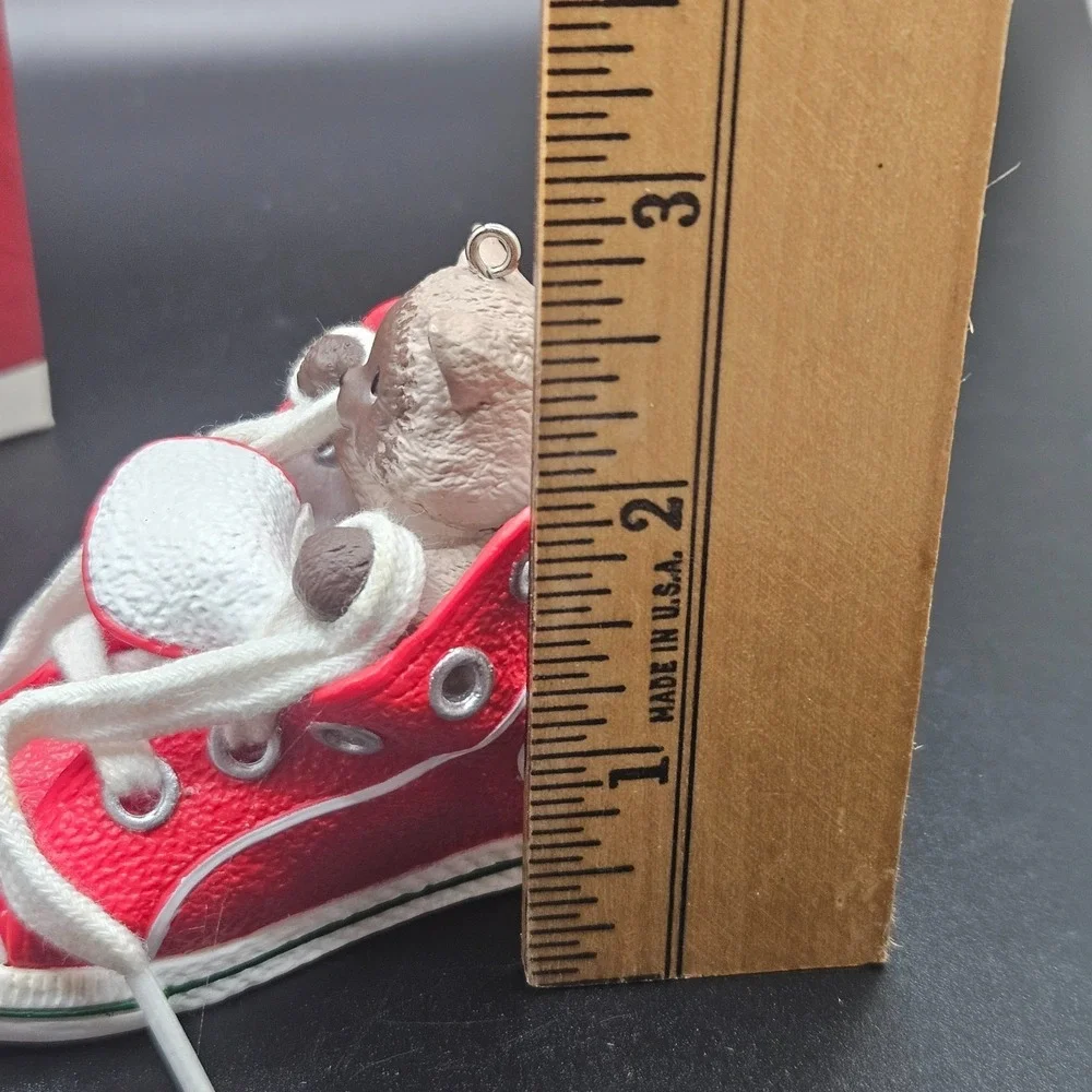 VTG Hallmark Keepsake High Top-purr 1993 Kitten Sneaker Christmas Ornament